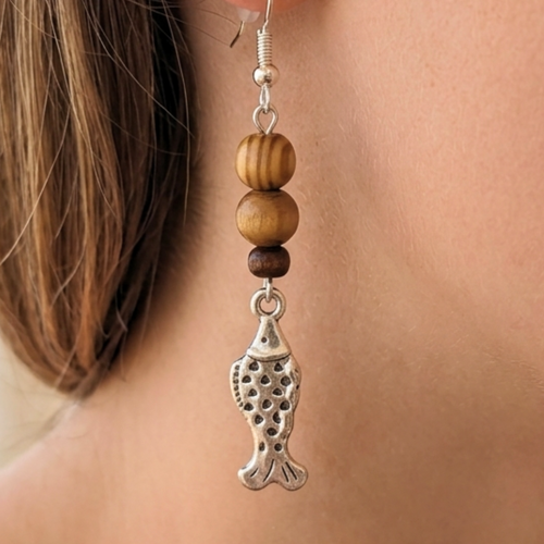 Boucles d'oreilles mélange de matiére bois et argent poisson terre et mer monde marin et végétal