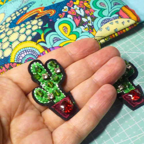 Patch thermocollant artisanal cactus haute couture brodé strass rouge