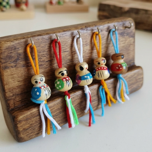 Lot de 5 puces d'amour vintage ,cheveux,poupées en bois peintes a la main
