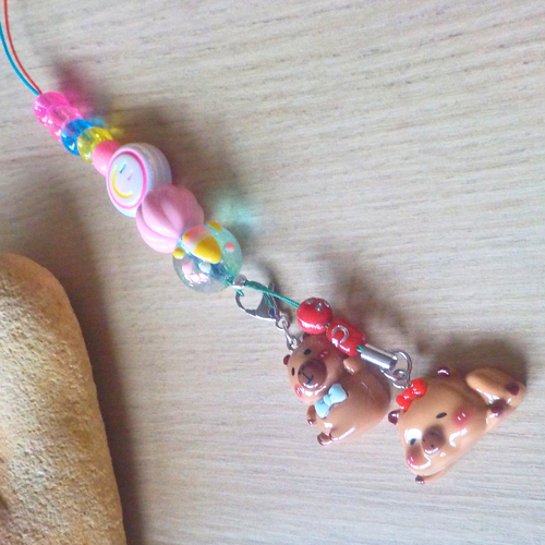 Bijou de telephone grigri de sac duo de capybara capibala mignon