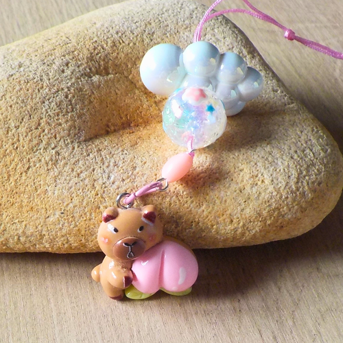 Bijou de téléphone capybara et sa pêche grigri de sac nuage et perle paillétée pastel style kidcore fait main