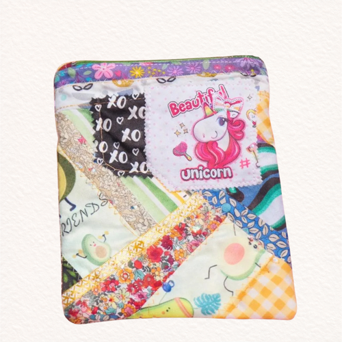 Pochette patchwork artisanale unique licorne fleurs imprimés trousse originale etui pour liseuse licorne