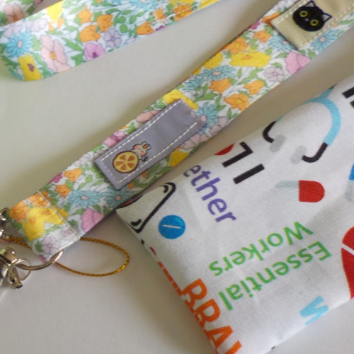 Tour de cou porte bagde infirmiere avec pochette en tissu offerte