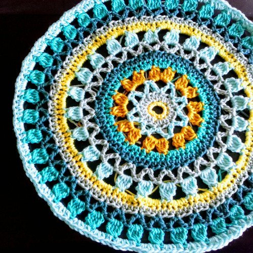 Napperon centre de table mandala camaieu coloré en coton
