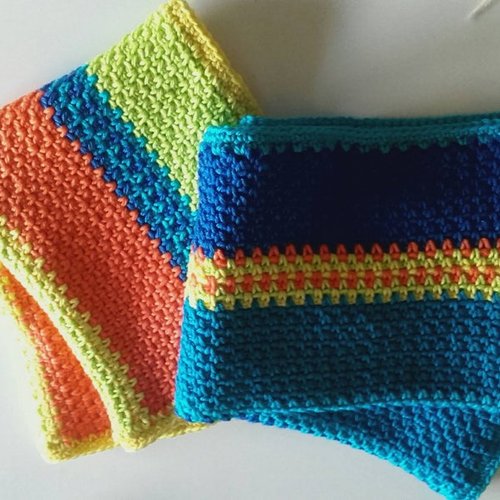 Tricot bébé ou enfant au crochet multicolore - Un grand marché