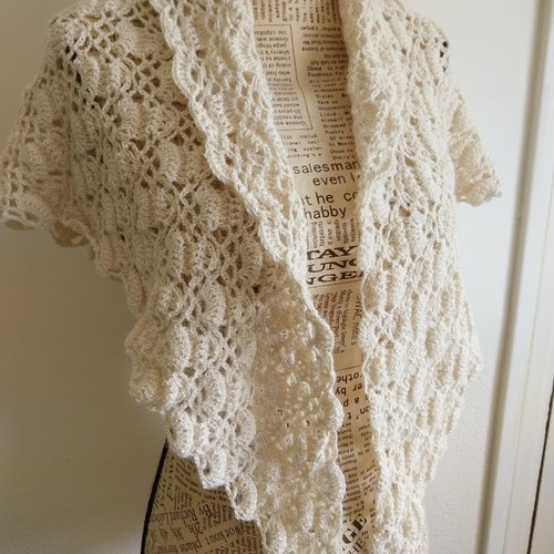 Écharpe petit châle ajouré dentelle blanc pure laine d'alpaga surfine crocheté main femme printemps fait-main