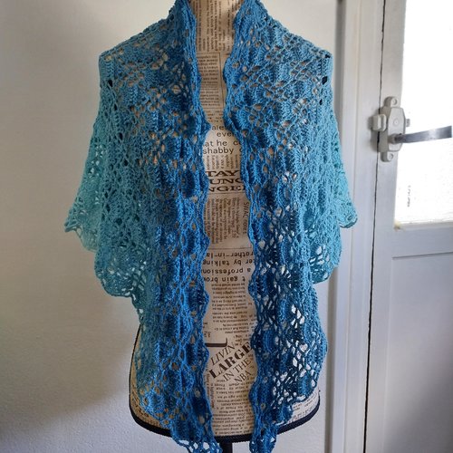 Châle écharpe petite robe d'été à nouer en coton bleu dégradé fait-main au crochet été festival plage esprit bohème chic