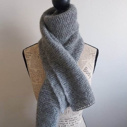 Écharpe grise moirée vert clair en alpaga mohair soie homme femme fait-main au tricot pour l'hiver