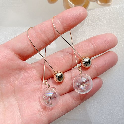 Boucles d'oreilles pendantes coloris or et bulle de verre transparent