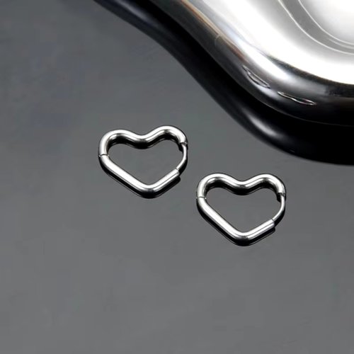 Boucles d’oreilles créoles en forme de cœur – élégance et romantisme