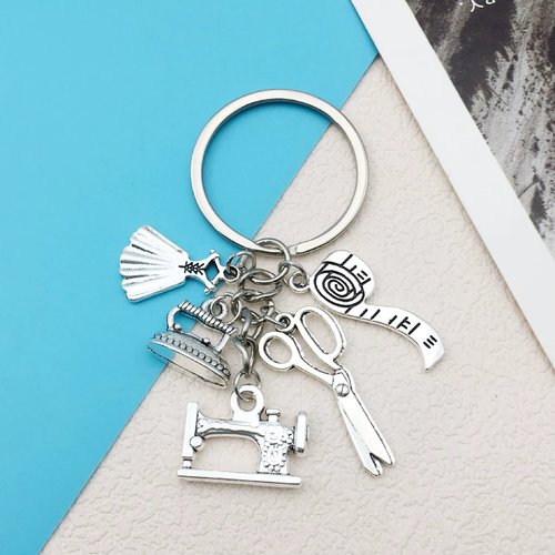 Porte-clés couture avec breloques argentées