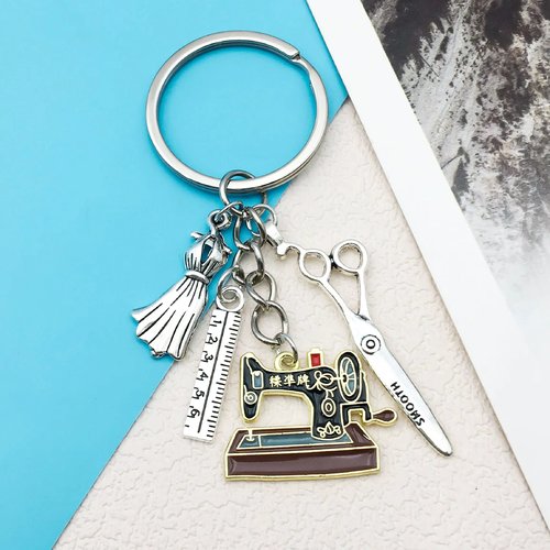 Porte-clés couture avec breloques