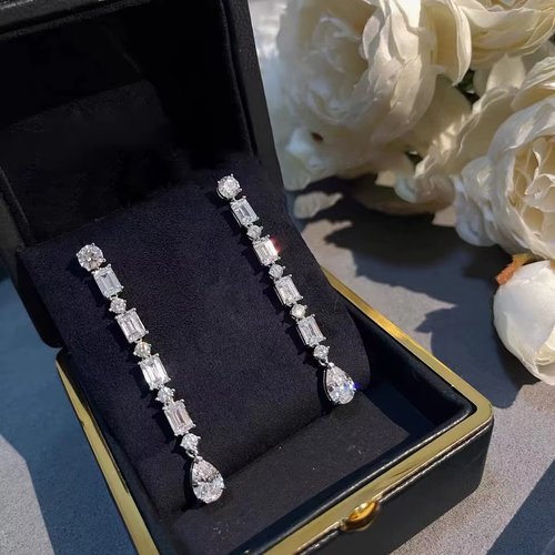 Boucles d’oreilles longues strass – 5,5 cm