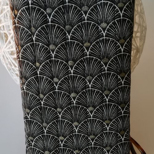 Etui à lunettes ou à téléphone portable, éventails noirs et dorés