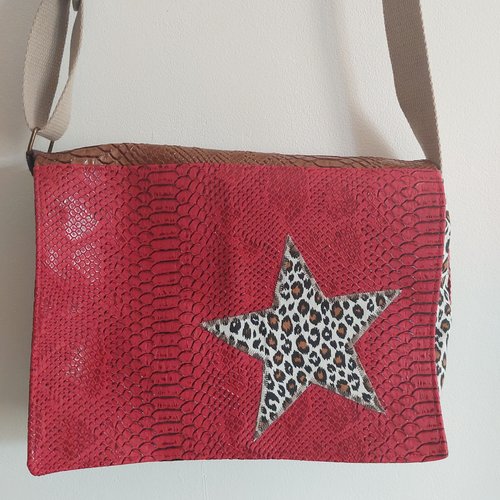 Besace rouge et léopard