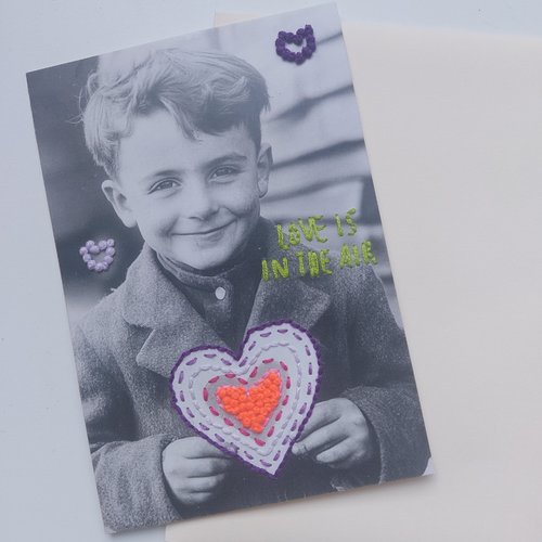 Carte postale "love is in the air"