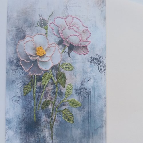 Carte postale brodée "fleurs"