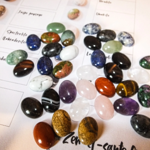 Lot de 30 pierres semi précieuses naturelles (cabochons)