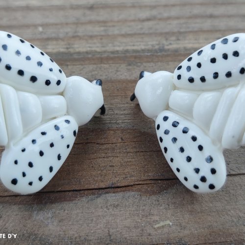 Puce d’oreille " abeille "