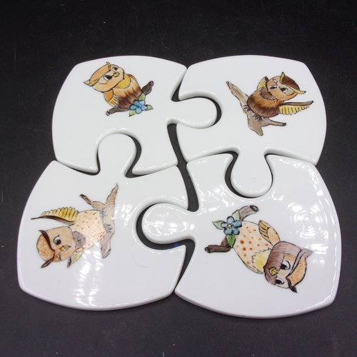 Dessous de plat forme puzzle en porcelaine peint à la main motif chouette