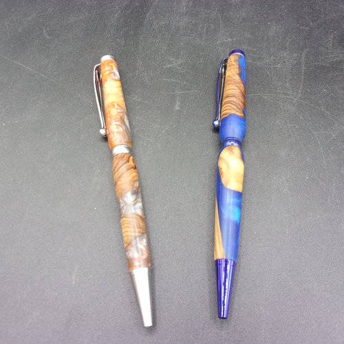 2 stylos en bois et résine, fabriqués main