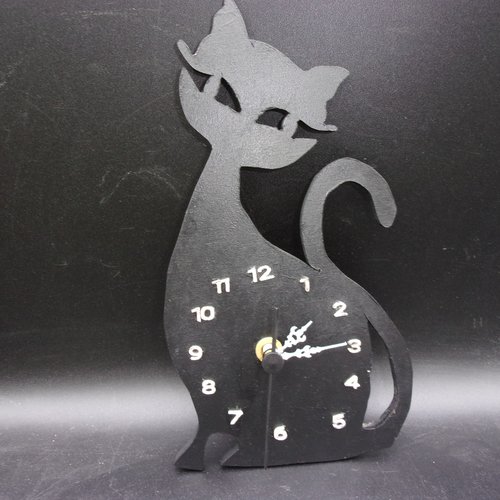 Horloge en bois peint motif chat