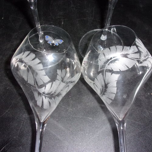 4 verres à vin gravés main motif feuilles et papillon, personnalisables
