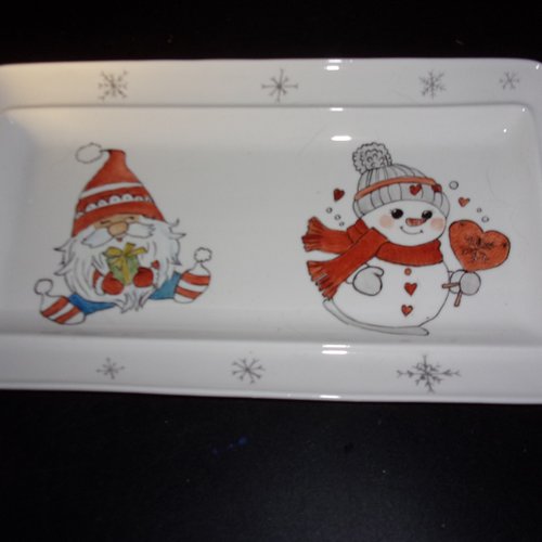 Plat à cake en porcelaine peitn main motif bonhomme de neige et pere noël
