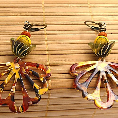 Boucles d'oreilles en verre et résine - éclats d'automne