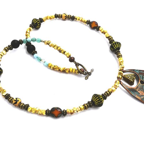 Collier bohème mi-long en cuivre patiné avec pierre naturelle et verre artisanal, cadeau pour elle