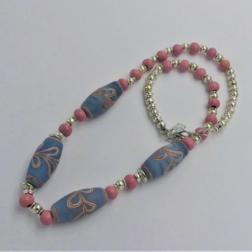 Collier mi-long, perles verre, perles céramique vieux rose, laiton argenté, cadeau femme