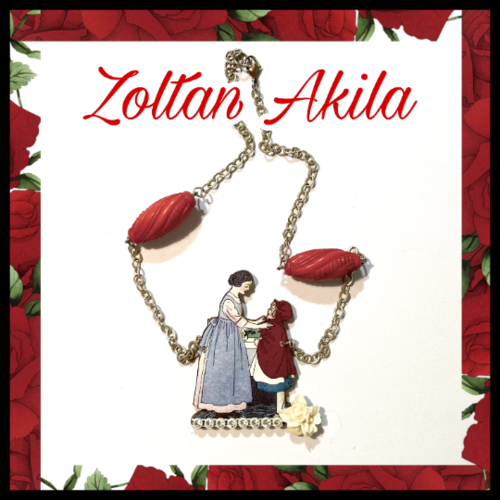Collier petit chaperon rouge en bois