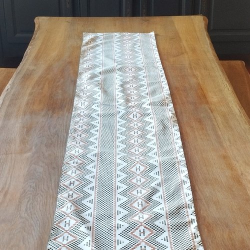 Chemin de table maya