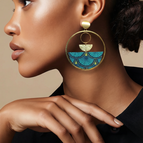 Boucles d'oreilles créoles dorées et tissu graphique