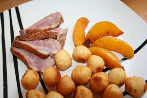 Magret de canard aux pêches
