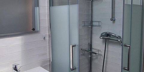 salle de bain partagée pour les 2 chambres sous combles