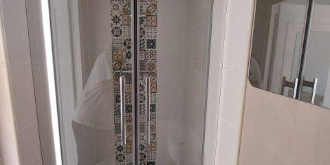 Salle de bain privative avec douche