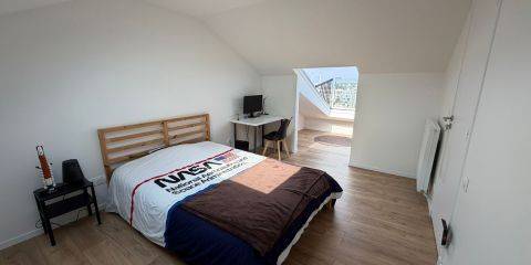 chambre sous comble, disponible