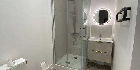 Salle d'eau et WC privatifs