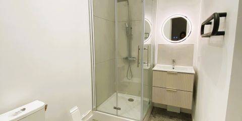 Salle d'eau et WC privatifs