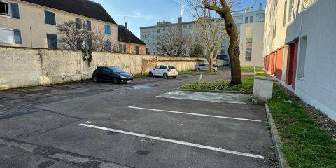 Résidence-Etudiante-Les-Marronniers-parking