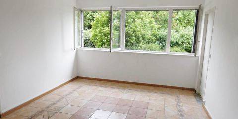 salon donnant sur parc arboré