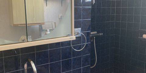 Salle de bains partagée