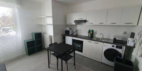 Studio 4 kitchenette