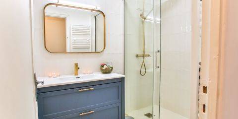 Salle d'eau bleue