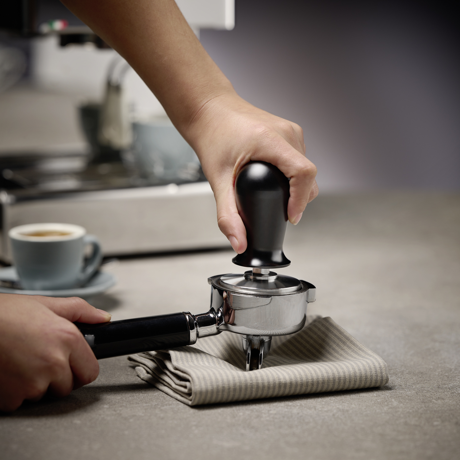 Tamper ø 58 mm, H: 10 cm, schwarzer Griff