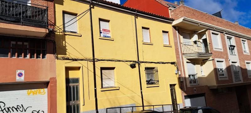 Casa con terreno en León