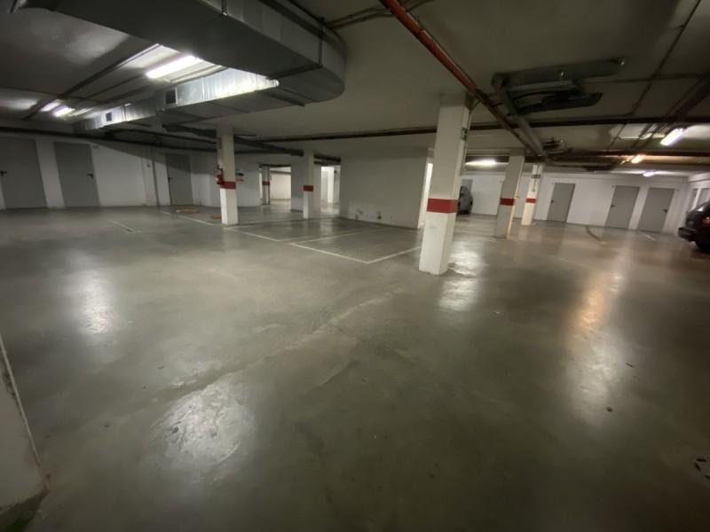 Autotalli myytävänä Sanlúcar de Barrameda - AAM-3711