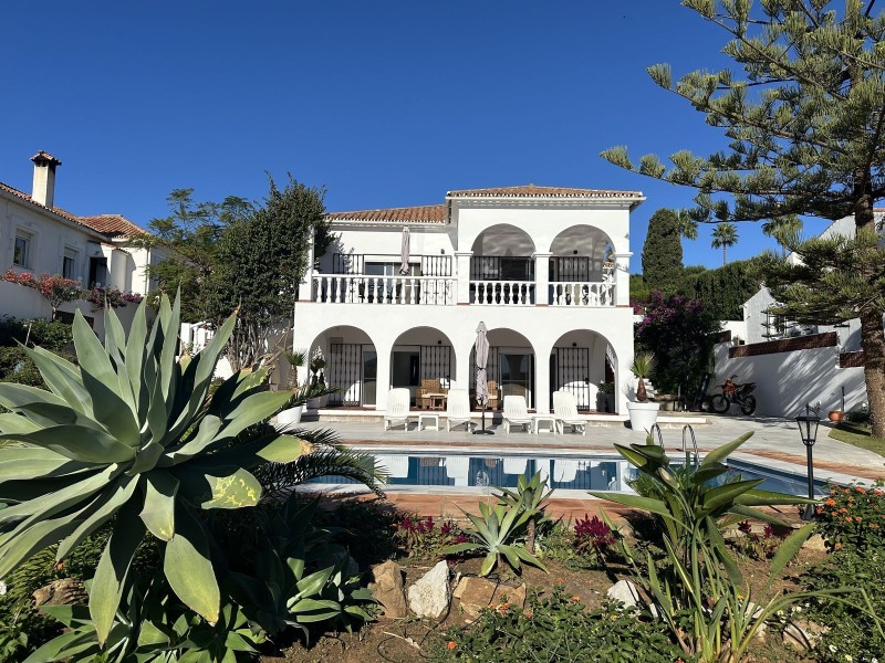 Chalet in vendita a La Duquesa - AQG-VILLADUQUESA-TB
