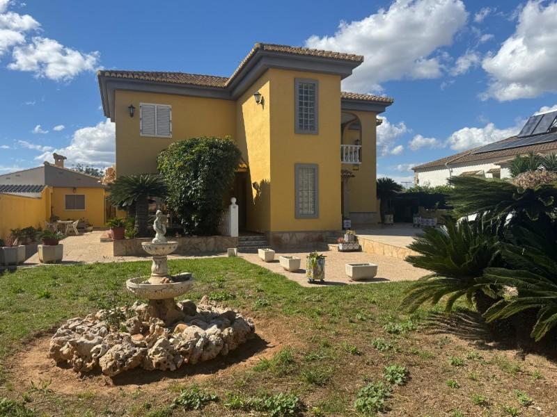 Chalet en venta en La Pobla de Vallbona - DZK-05614